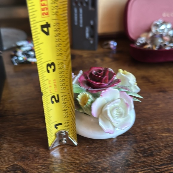 Vintage Royal Doulton Bone China Floral Bouquet Figurine 50's - Picture 6 of 8